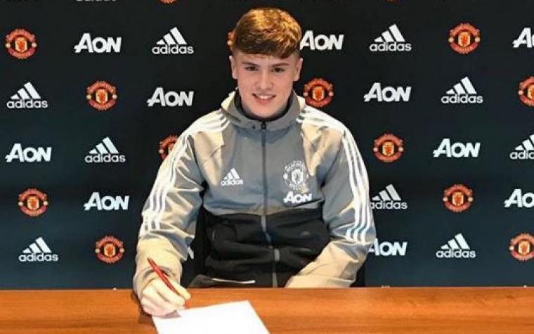 Mladi 16-godišnji fudbaler potpisao za Manchester United