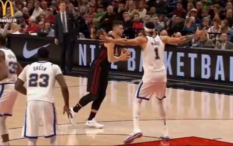 (VIDEO) Nurkić fantastičnom asistencijom pronašao Lillarda