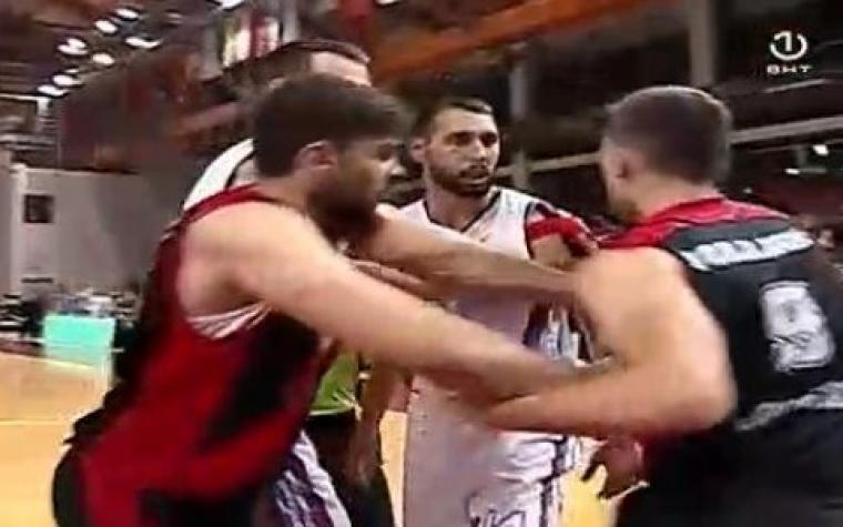 (VIDEO) Igrači Igokee i Zrinjskog spriječili veći sukob: Pogledajte naguravanje Jevtovića i Smajlagića