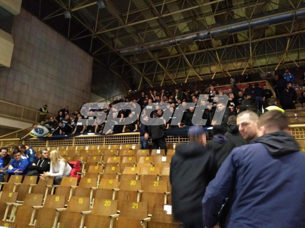 1.jpg - (FOTO) Mejdan se polako puni: Rukometaši će imati veliku podršku večeras