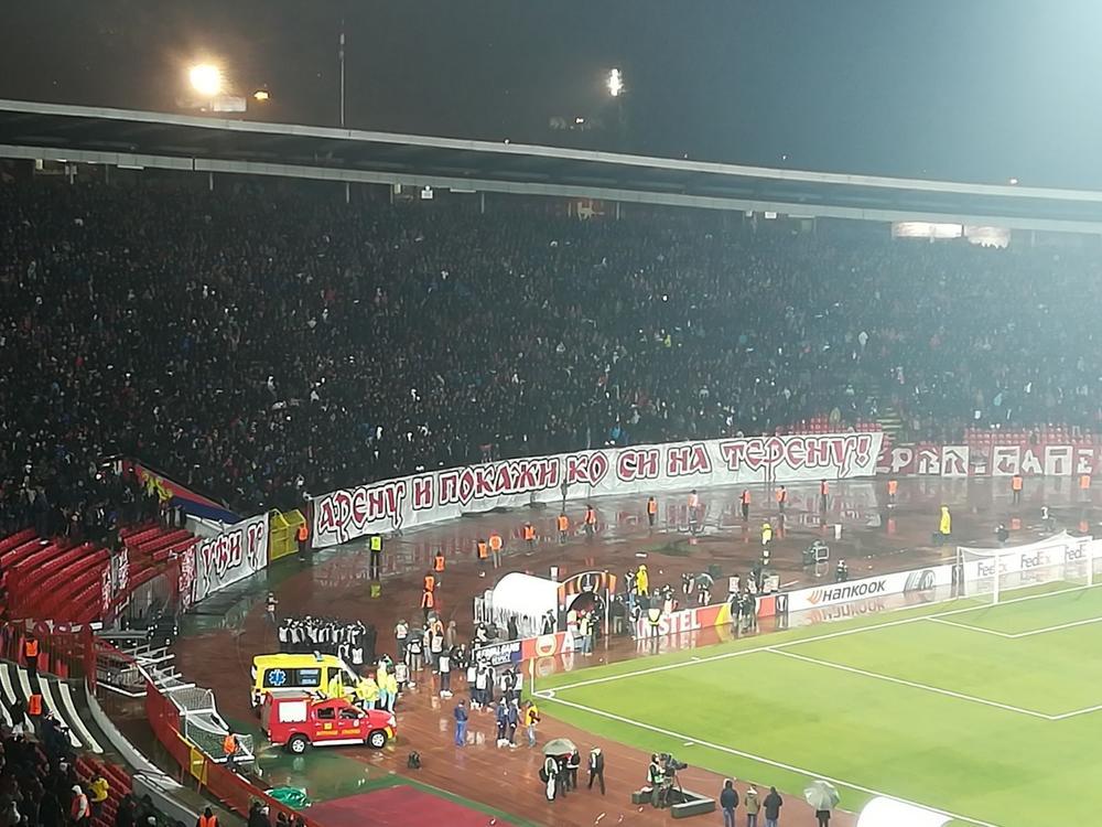 poruka.jpg - (FOTO) Zanimljiva koreografija Delija: Šta su navijači Crvene zvezde poručili igračima?