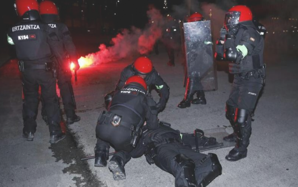 Screenshot_2.png - (FOTO/VIDEO) Epilog nereda u Španiji: Jedan policajac preminuo