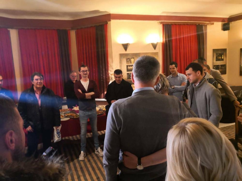 Kamerni1.jpg - (FOTO) Bez pobjednika u gradskom derbiju