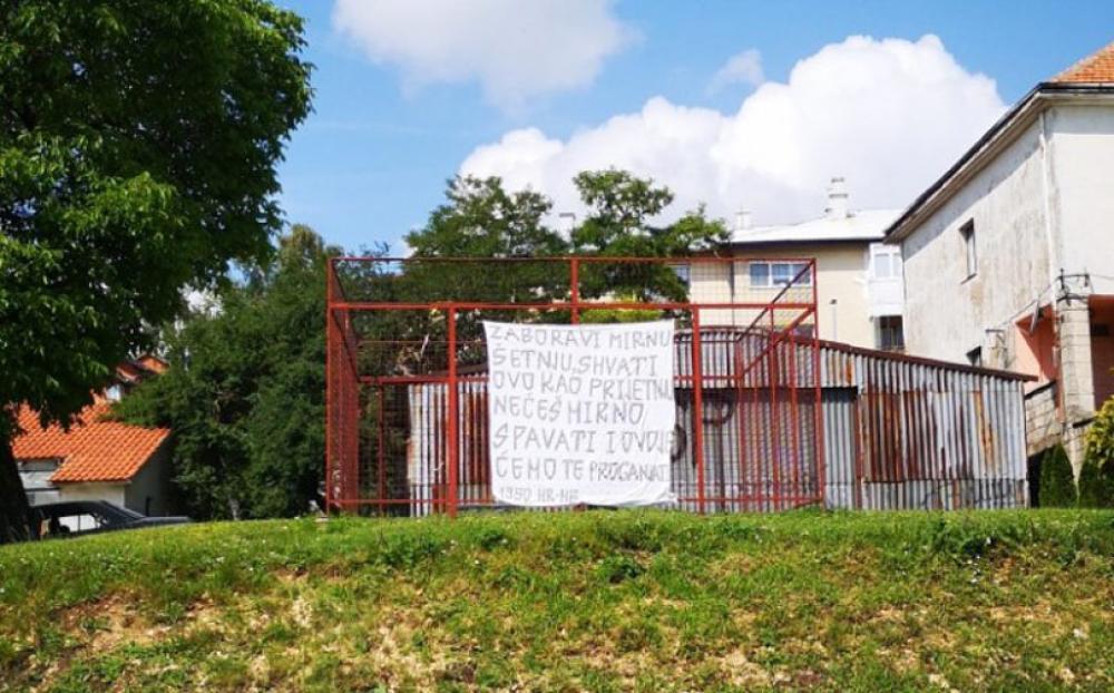 transparent-tomislavgrad-prijetnja-mamicu-1.jpg - (FOTO) Mamiću osvanula prijetnja preko puta omiljenoga kafića u Tomislavgradu?