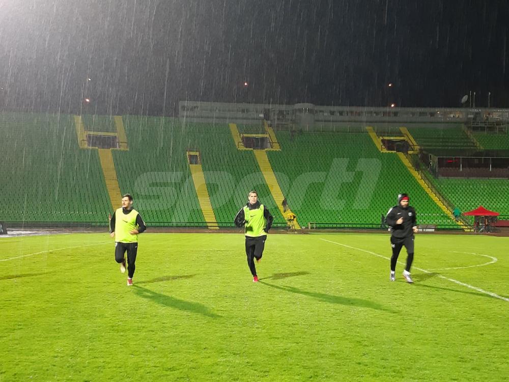 56913418_690342761382156_8719906770597707776_n.jpg - (FOTO) Fanstatičan potez fudbalera Sarajeva: Prvotimci trenirali akon ubjedljive pobjede nad Slogom